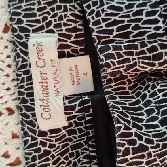 Coldwater Creek Capri Pants with Vented Hem, Hidden Hook Close 4 - Picture 3 of 14